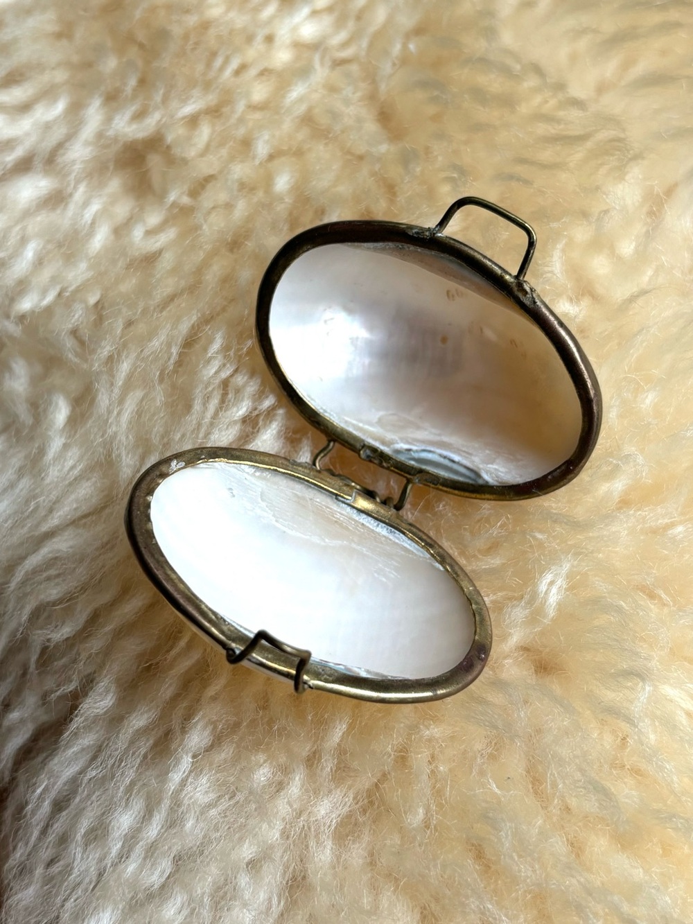 Tiny Vintage Shell Box - Picture 3 of 6